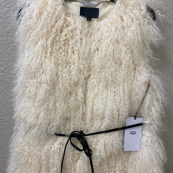 UGG Abbey Mongolian Shearling Vest - Picture 2 of 6
